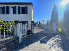 Casa Bi/Trifamiliare in Residenziale