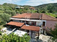 Casa Bi/Trifamiliare in Residenziale
