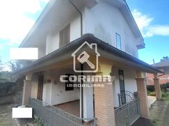 Casa Bi/Trifamiliare in Residenziale
