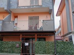 Casa Bi/Trifamiliare in Residenziale