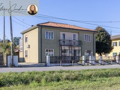 Casa Bi/Trifamiliare in Residenziale