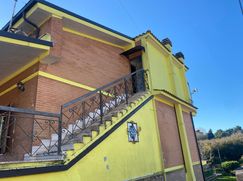 Casa Bi/Trifamiliare in Residenziale