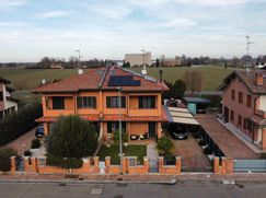 Casa Bi/Trifamiliare in Residenziale