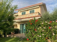 Casa Bi/Trifamiliare in Residenziale