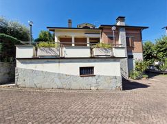 Casa Bi/Trifamiliare in Residenziale