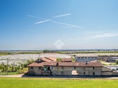 Casa Bi/Trifamiliare in Residenziale