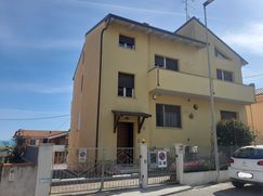 Casa Bi/Trifamiliare in Residenziale