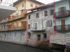 Casa Bi/Trifamiliare in Residenziale