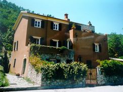 Casa Bi/Trifamiliare in Residenziale