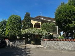 Casa Bi/Trifamiliare in Residenziale
