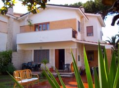 Casa Bi/Trifamiliare in Residenziale