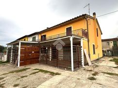 Casa Bi/Trifamiliare in Residenziale