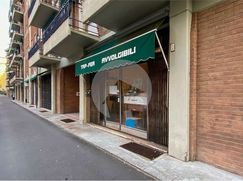 Negozio/Locale commerciale in Commerciale