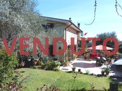 Casa Bi/Trifamiliare in Residenziale