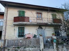 Casa Bi/Trifamiliare in Residenziale