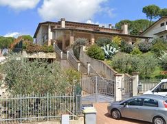 Casa Bi/Trifamiliare in Residenziale