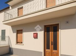 Casa Bi/Trifamiliare in Residenziale