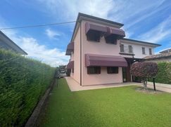 Casa Bi/Trifamiliare in Residenziale
