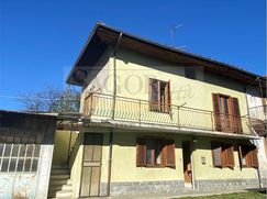 Casa Bi/Trifamiliare in Residenziale