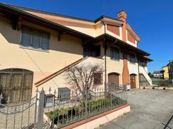 Casa Bi/Trifamiliare in Residenziale