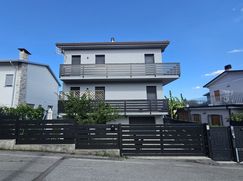 Casa Bi/Trifamiliare in Residenziale