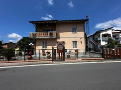 Casa Bi/Trifamiliare in Residenziale