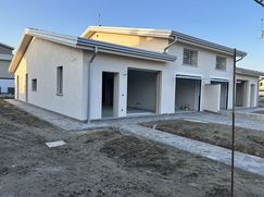 Casa Bi/Trifamiliare in Residenziale