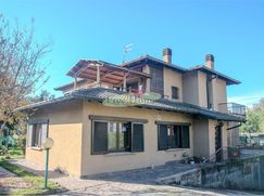 Casa Bi/Trifamiliare in Residenziale