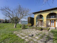 Casa Bi/Trifamiliare in Residenziale
