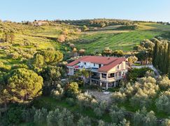 Casa Bi/Trifamiliare in Residenziale