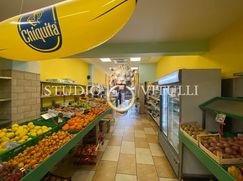 Negozio/Locale commerciale in Commerciale