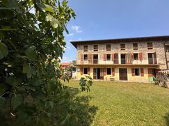 Casa Bi/Trifamiliare in Residenziale
