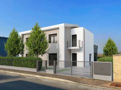 Casa Bi/Trifamiliare in Residenziale