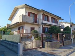 Casa Bi/Trifamiliare in Residenziale