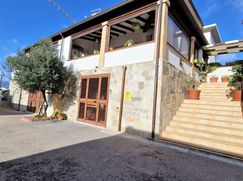 Casa Bi/Trifamiliare in Residenziale