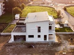 Casa Bi/Trifamiliare in Residenziale