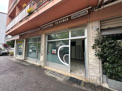 Negozio/Locale commerciale in Commerciale