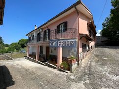 Casa Bi/Trifamiliare in Residenziale