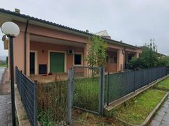 Casa Bi/Trifamiliare in Residenziale