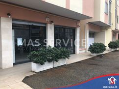 Negozio/Locale commerciale in Commerciale