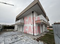 Casa Bi/Trifamiliare in Residenziale