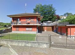 Casa Bi/Trifamiliare in Residenziale