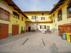 Casa Bi/Trifamiliare in Residenziale