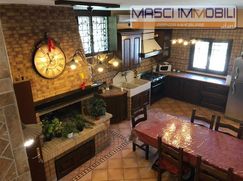 Casa Bi/Trifamiliare in Residenziale