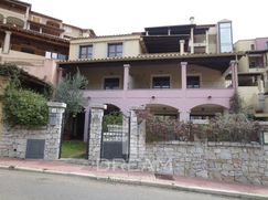 Casa Bi/Trifamiliare in Residenziale