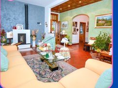 Casa Bi/Trifamiliare in Residenziale