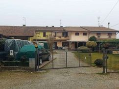 Casa Bi/Trifamiliare in Residenziale