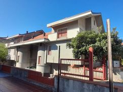 Casa Bi/Trifamiliare in Residenziale