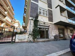 Negozio/Locale commerciale in Commerciale