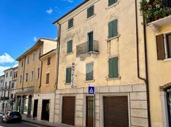 Casa Bi/Trifamiliare in Residenziale